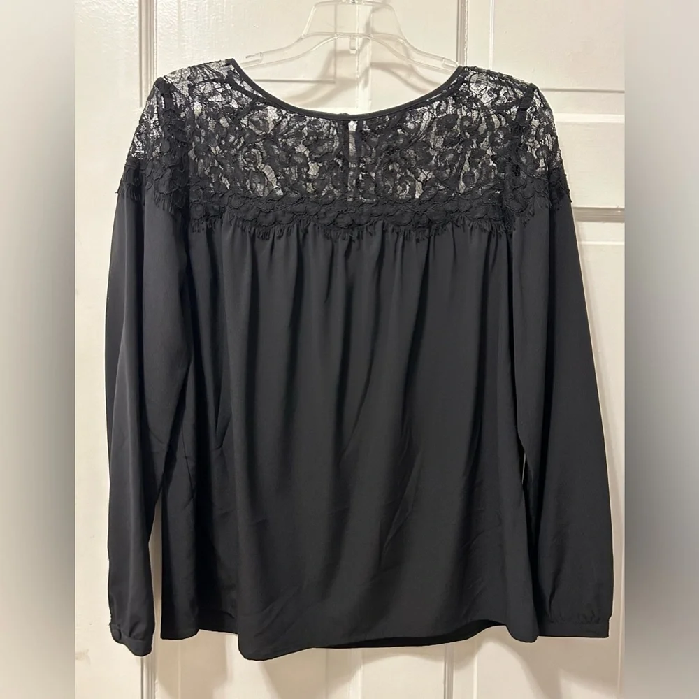St. John Silk Blouse | Lace Neck Shoulders | Size 6 | Black Top